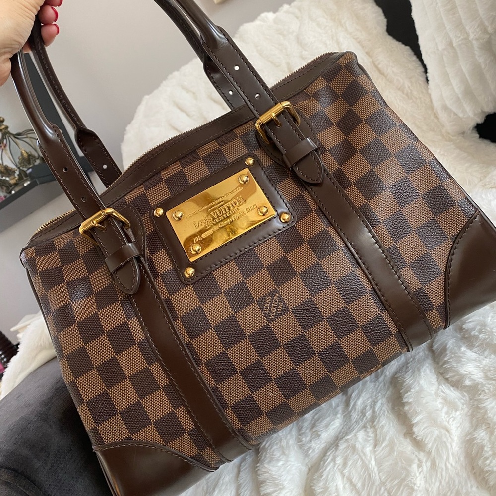 COPY - Discontinued💥 Louis Vuitton Damier Ebene Berkeley Bag. RARE FIND